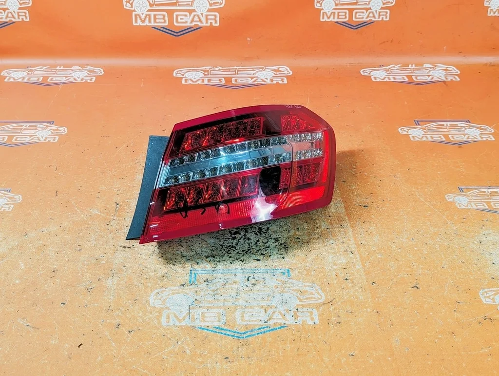 Фонарь задний правый Mercedes-Benz