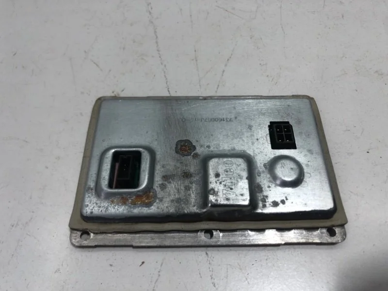 Блок розжига ксеноновой лампы Volkswagen Passat B6