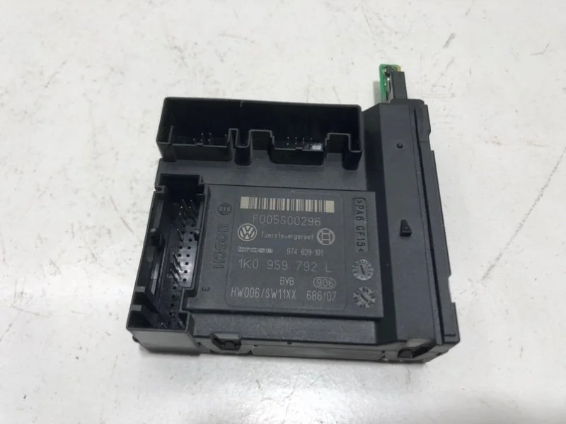 Блок комфорта передний правый Volkswagen Passat B6