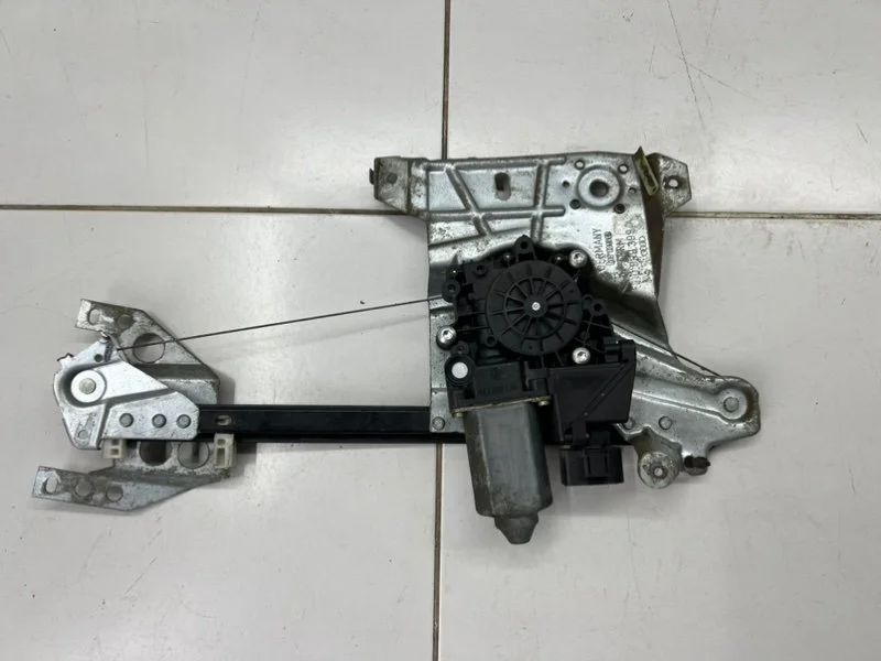 Стеклоподъемник элект. задний левый Audi A4 B5