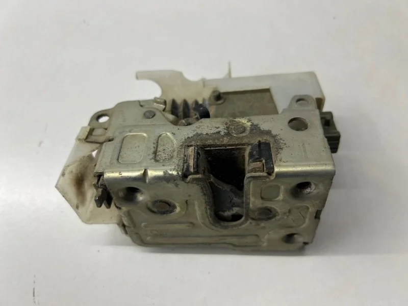 Замок двери задний левый Renault Clio 2 ХЭТЧБЕК