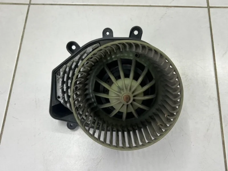 Моторчик отопителя Audi A4 B5 СЕДАН AEB 1996