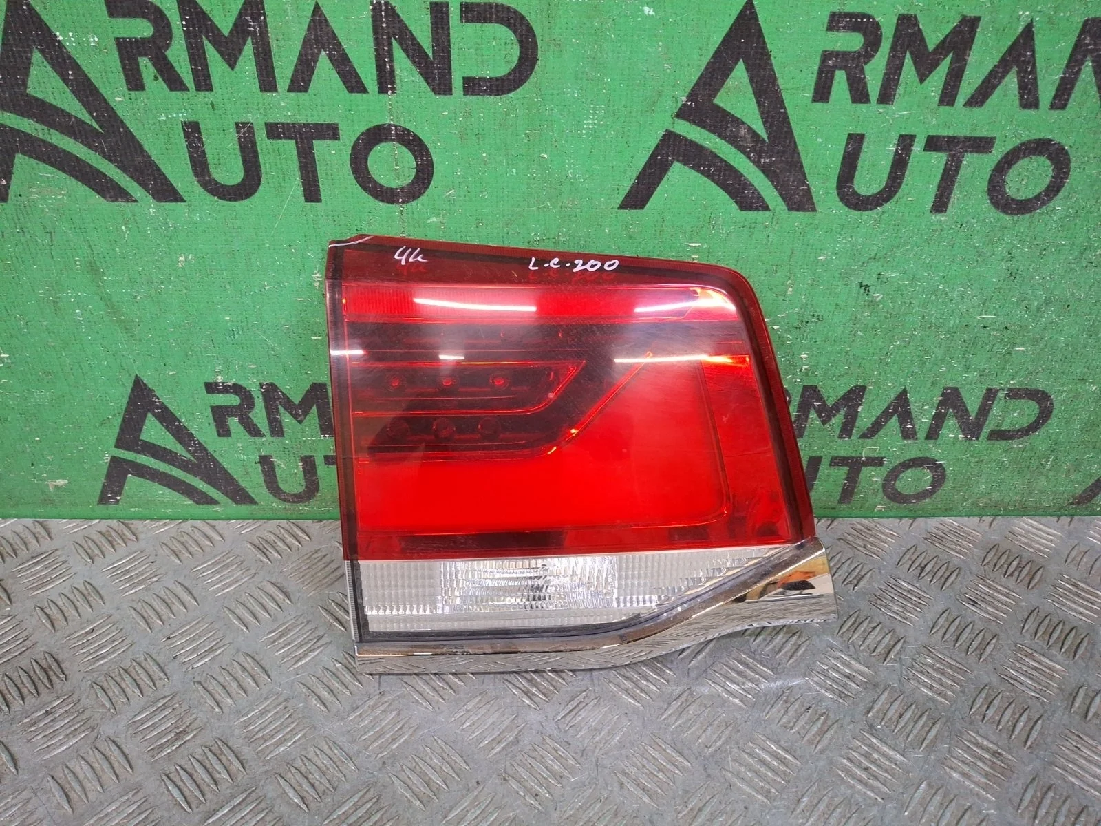 Фонарь внутренний Toyota Land Cruiser 2015-2021 200