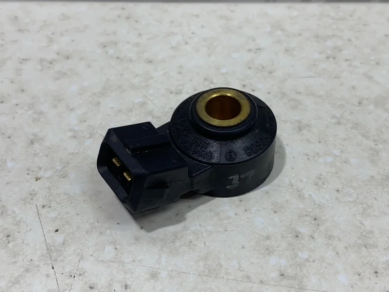 Датчик детонации Mercedes-benz W221