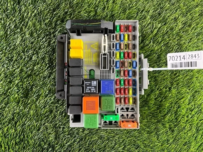 Блок предохранителей Opel Zafira 2004 24431677 F75 Z22SE