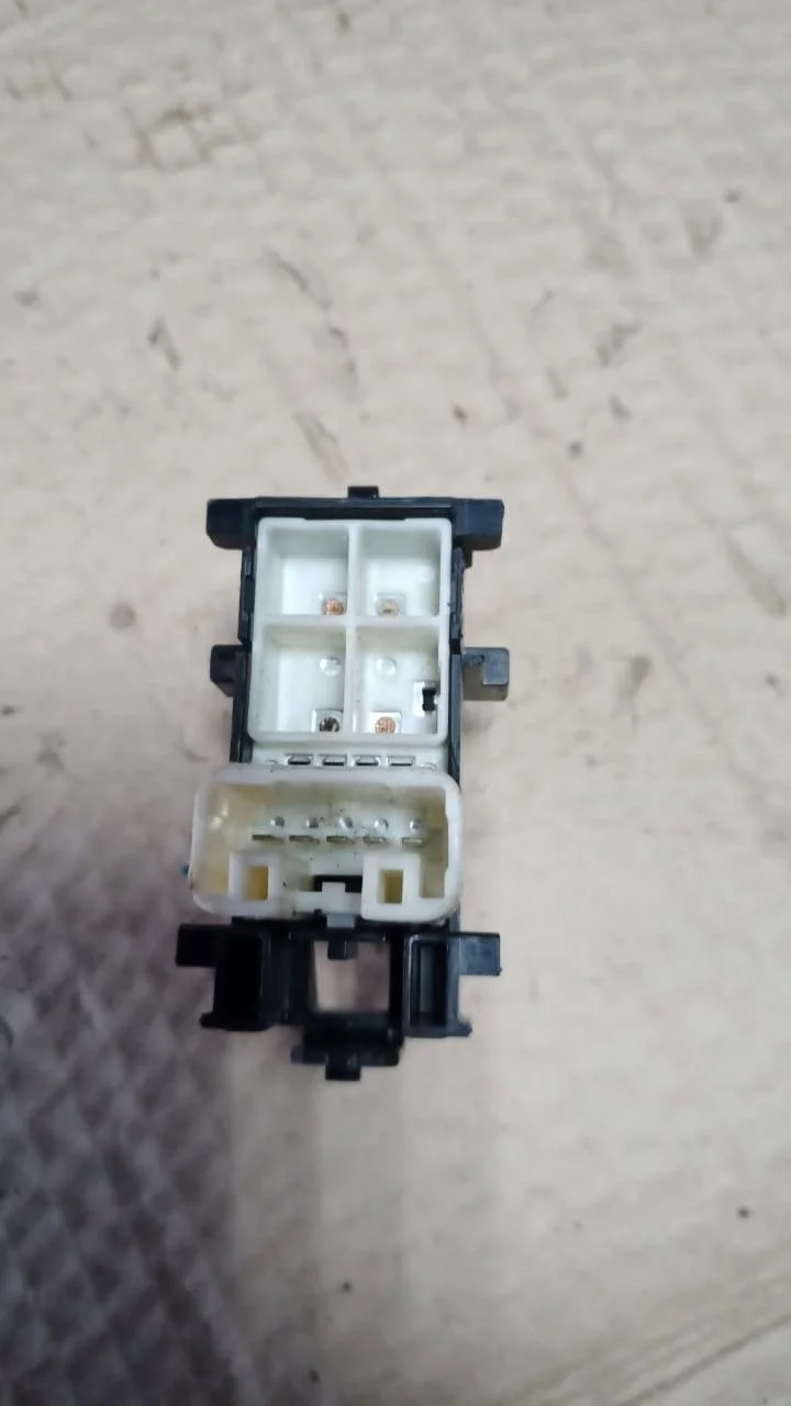 Кнопка стеклоподъемника Toyota RAV4 IV (2012—2015)