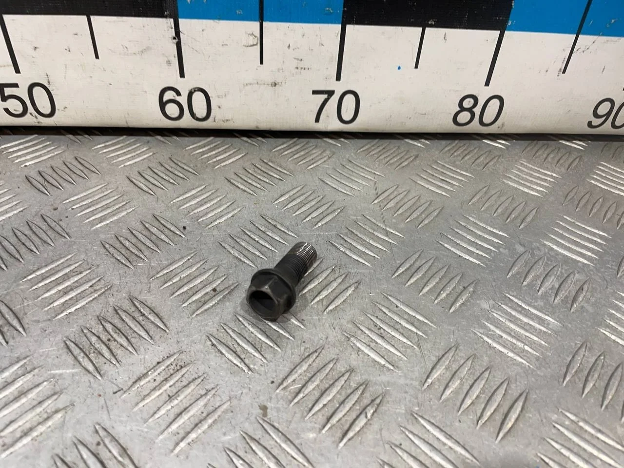 [Б/У] Болт колесный черный BMW [Код: 00677090 ]