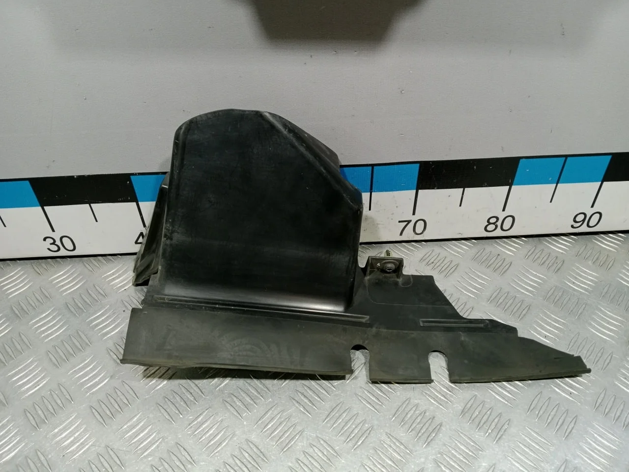 [Б/У] Дефлектор радиатора левый [Код: 00678694 ]