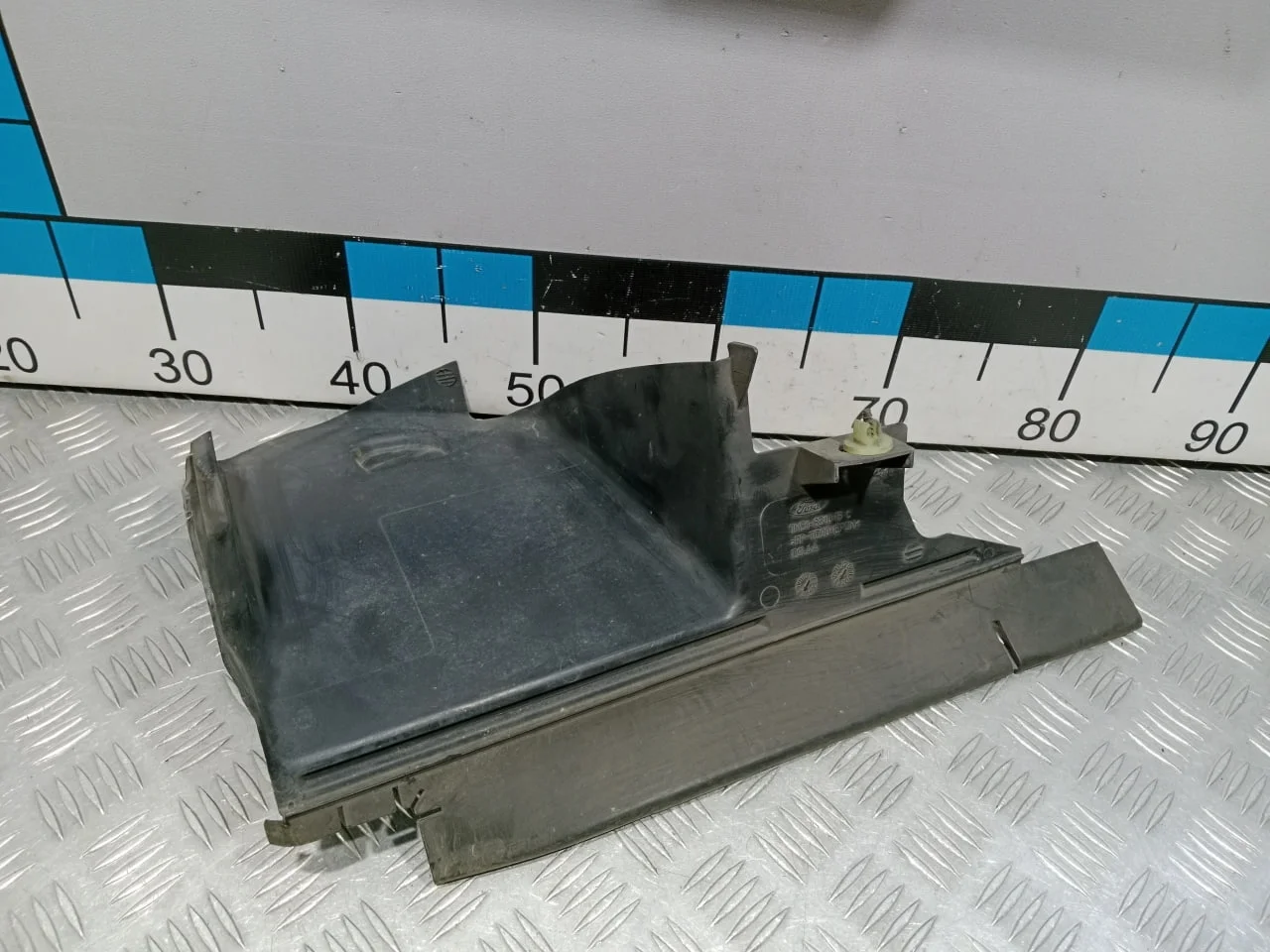 [Б/У] Дефлектор радиатора правый [Код: 00678693 ]