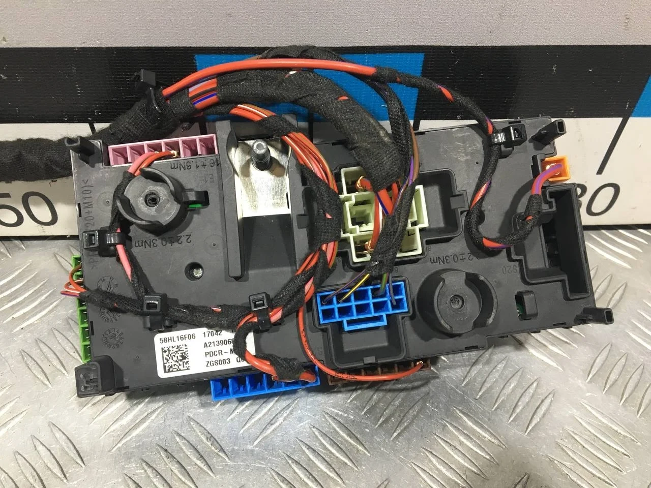 [Б/У] Блок предохранителей в багажнике - (Состояние: Отличное, пробег 45000) [Код: 00679829 ]