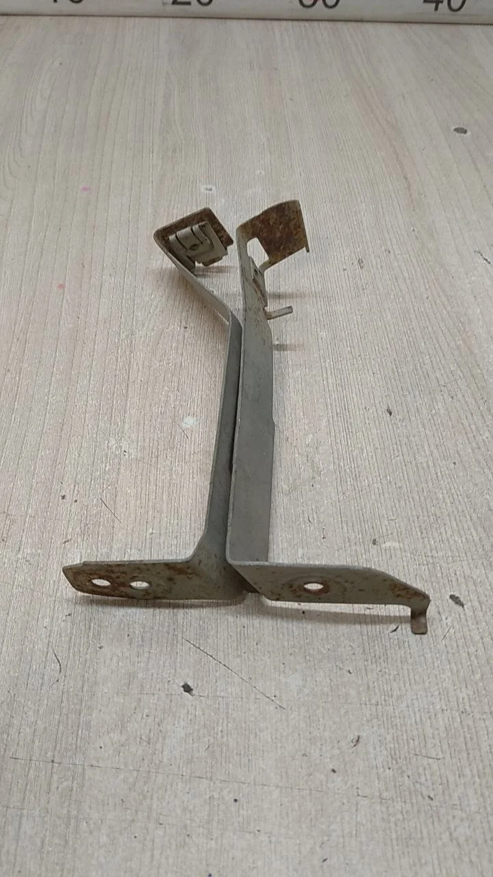 [Б/У] Кронштейн защиты картера правый W204 W212 C218 [Код: 00680998 ]