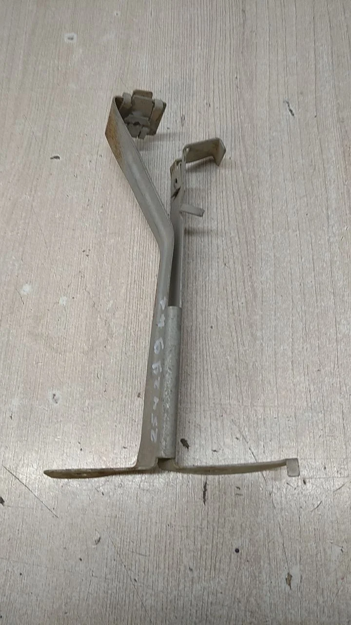 [Б/У] Кронштейн панели защитной W204 W212 C218 [Код: 00680997 ]