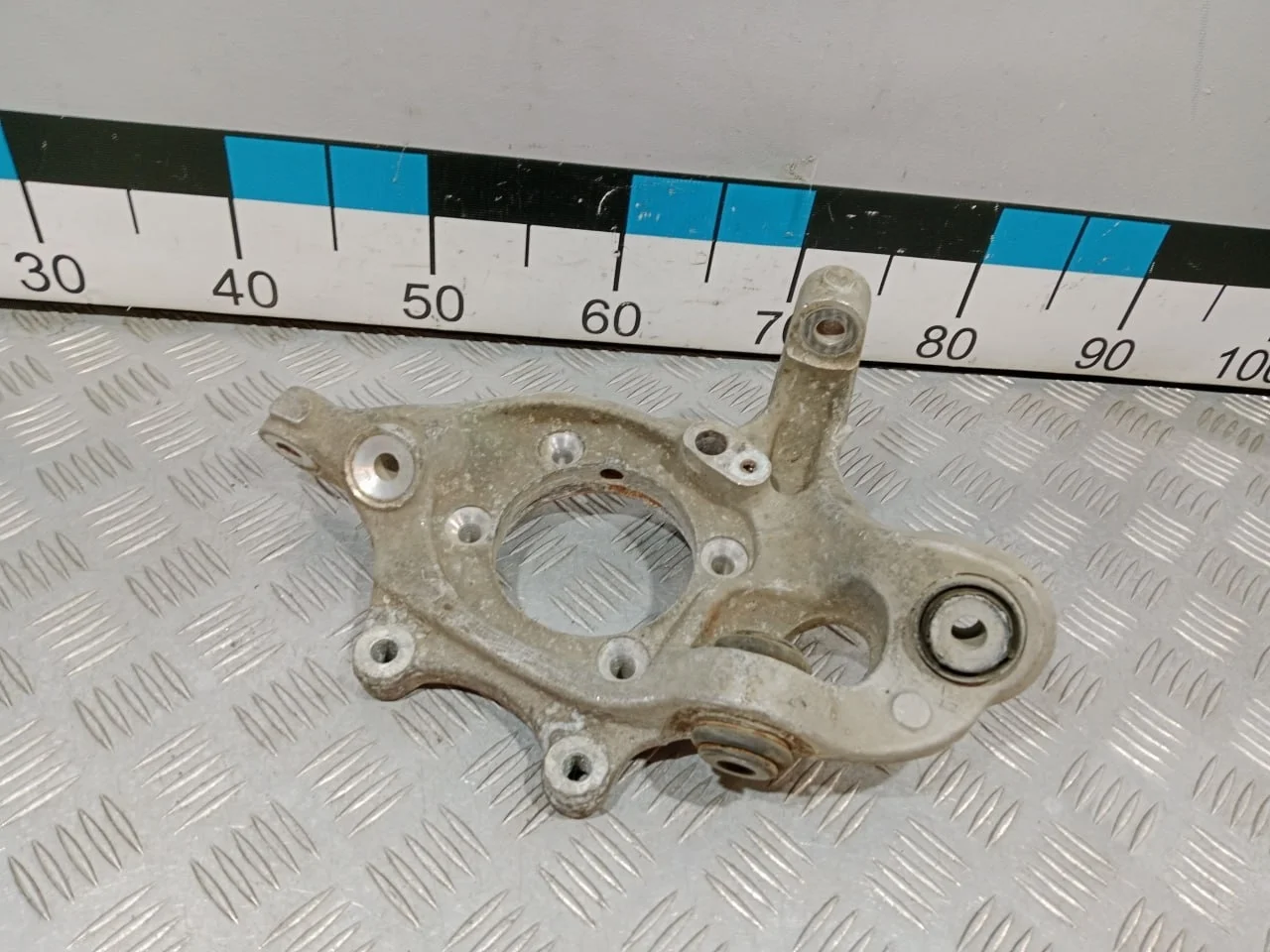 [Б/У] Кулак поворотный задний левый MB W204 W207 [Код: 00676930 ]