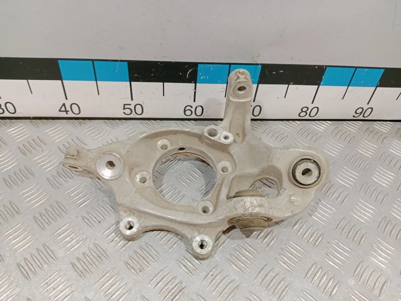 [Б/У] Кулак поворотный задний левый MB W204 W207 [Код: 00676931 ]