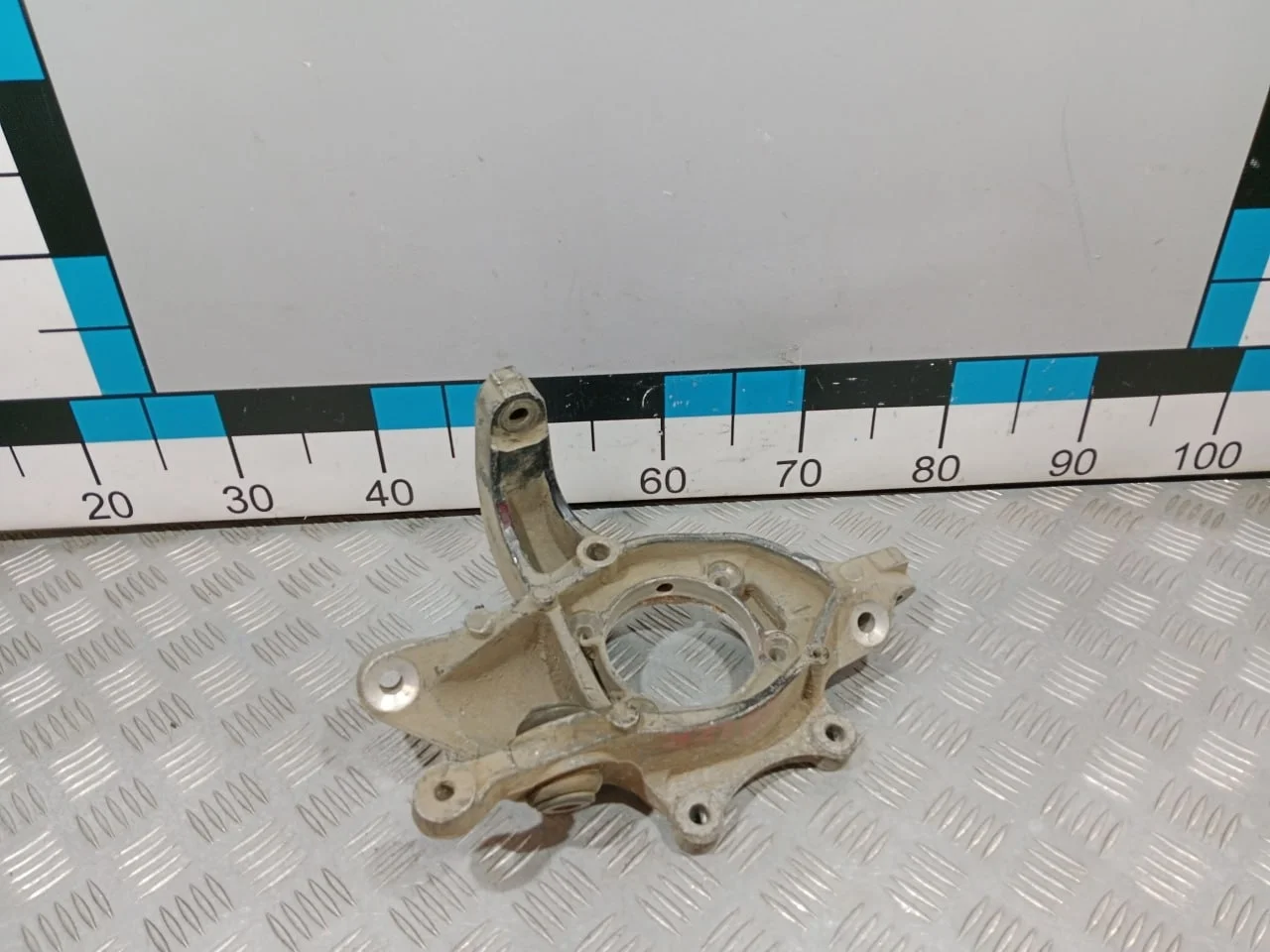 [Б/У] Кулак поворотный задний правый MB W216 W221 [Код: 00676937 ]