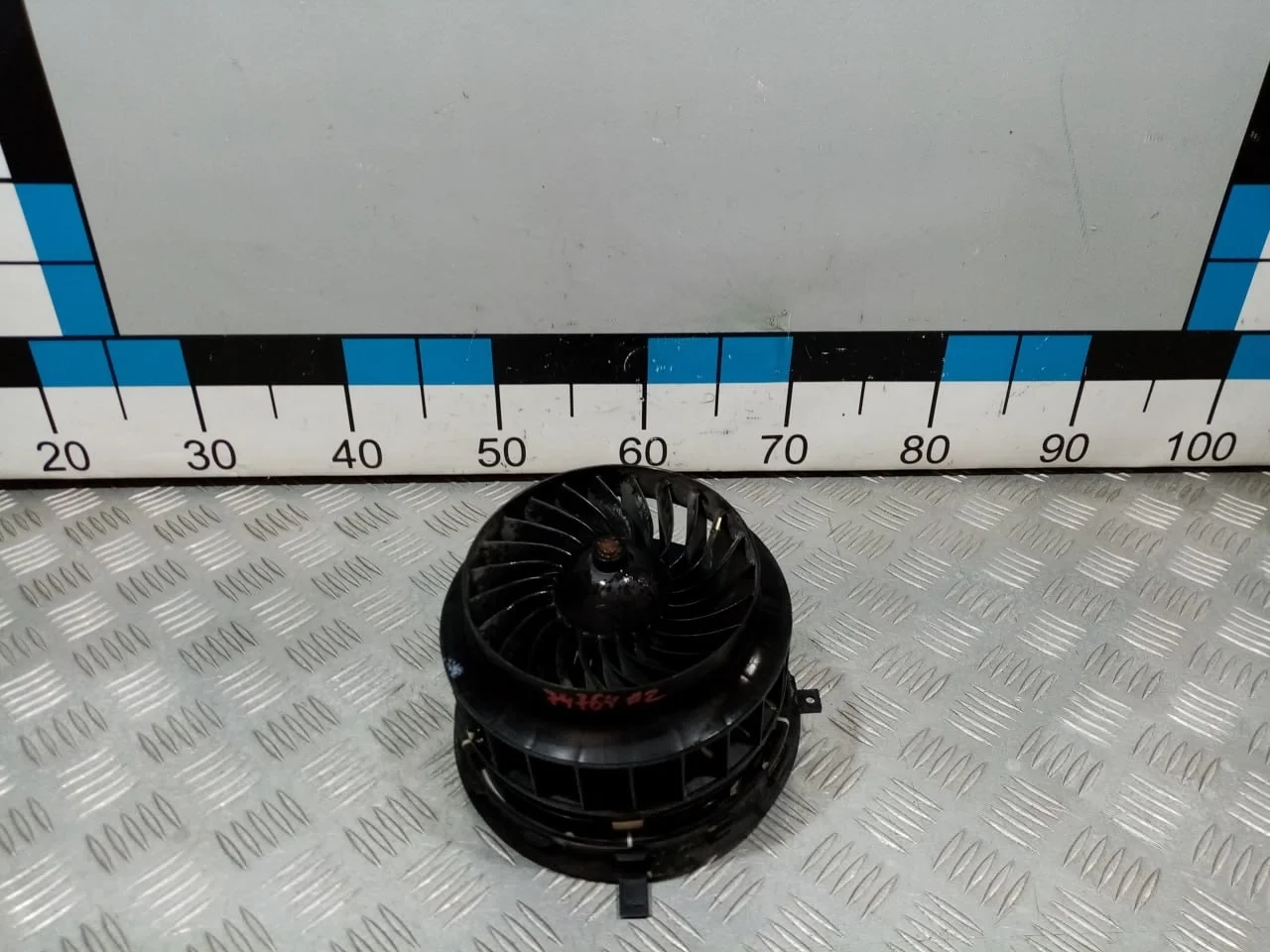 [Б/У] Моторчик отопителя [Код: 00679991 ]