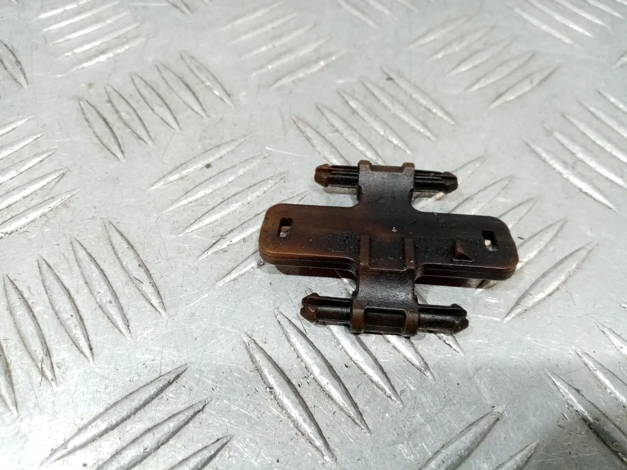 [Б/У] Успокоитель цепи ГРМ верхний [Код: 00679815 ]