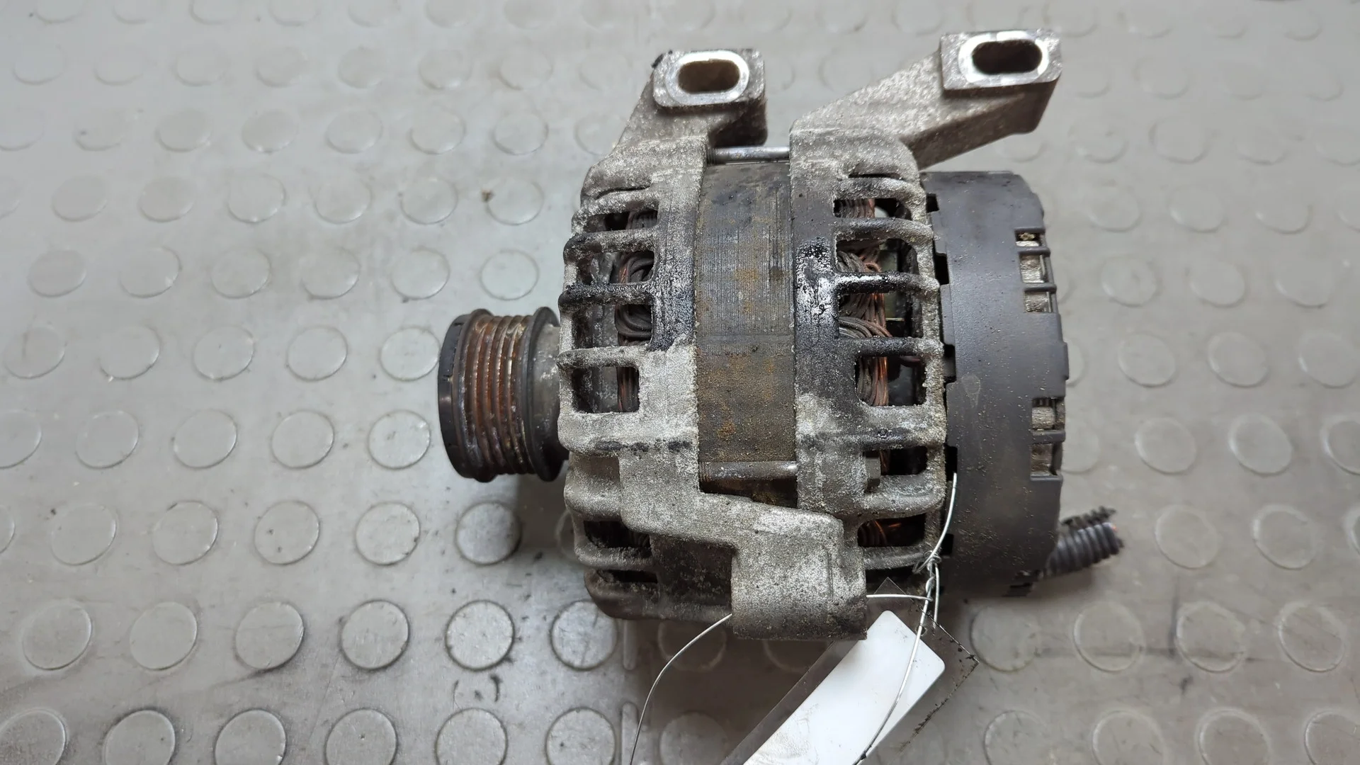 Генератор Volvo XC70 2007-2016 КПП автомат 4х4 (АКПП) D5244T10 Дизель 2.4 л Турбо