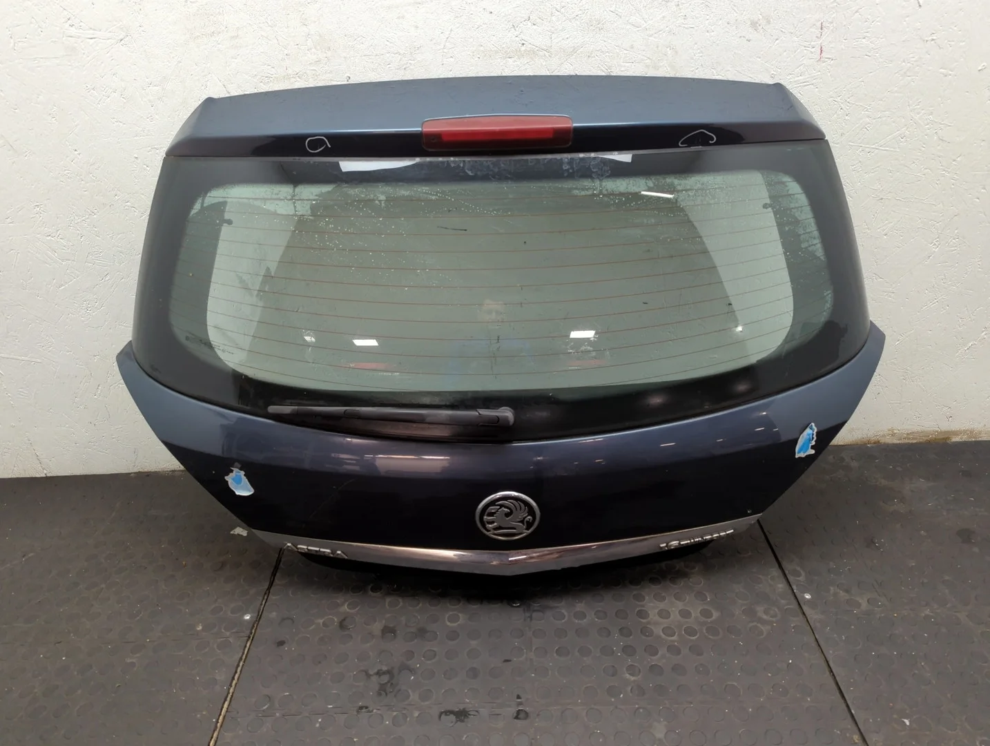 Крышка (дверь) багажника Opel Astra H 2004-2010 КПП 5-ст.мех.(МКПП) Z16XEP Бензин 1.6 л Инжектор