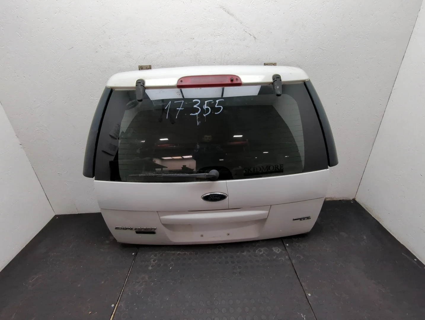 Крышка (дверь) багажника Ford Explorer 2001-2006 КПП автомат 4х4 (АКПП) Б/Н 4,0i Бензин 4.0 л Инжектор