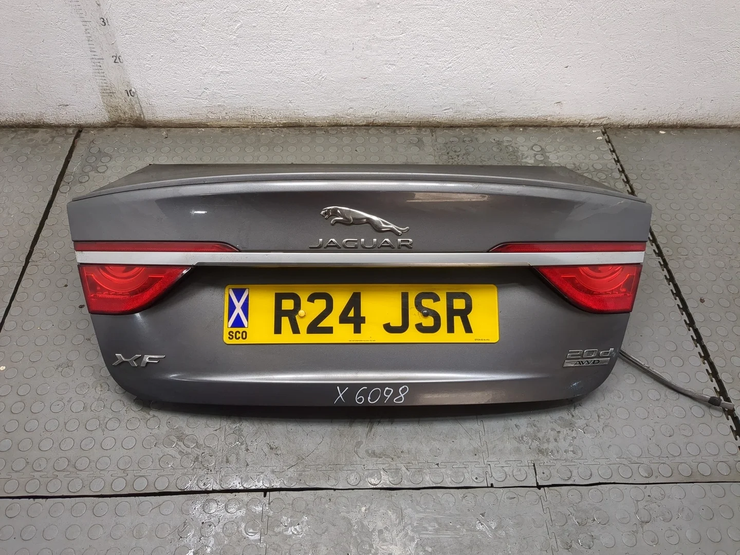 Крышка (дверь) багажника Jaguar XF 2015–2020 КПП автомат 4х4 (АКПП) 204DTD Дизель 2 л Турбо