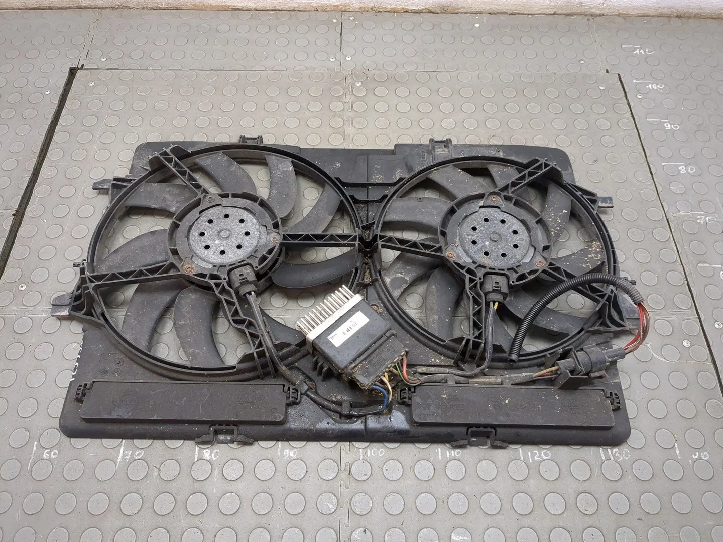 Вентилятор радиатора Audi A5 (8T) 2007-2016 КПП вариатор CGK Дизель 2.7 л