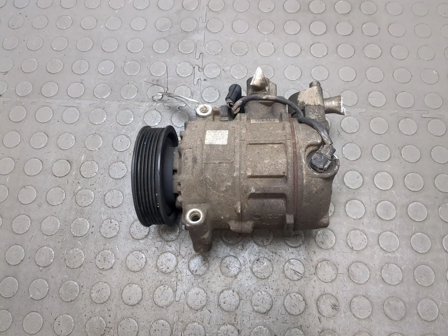 Компрессор кондиционера Volkswagen Touareg 2006-2010 КПП автомат 4х4 (АКПП) BKS Дизель 3 л TDI