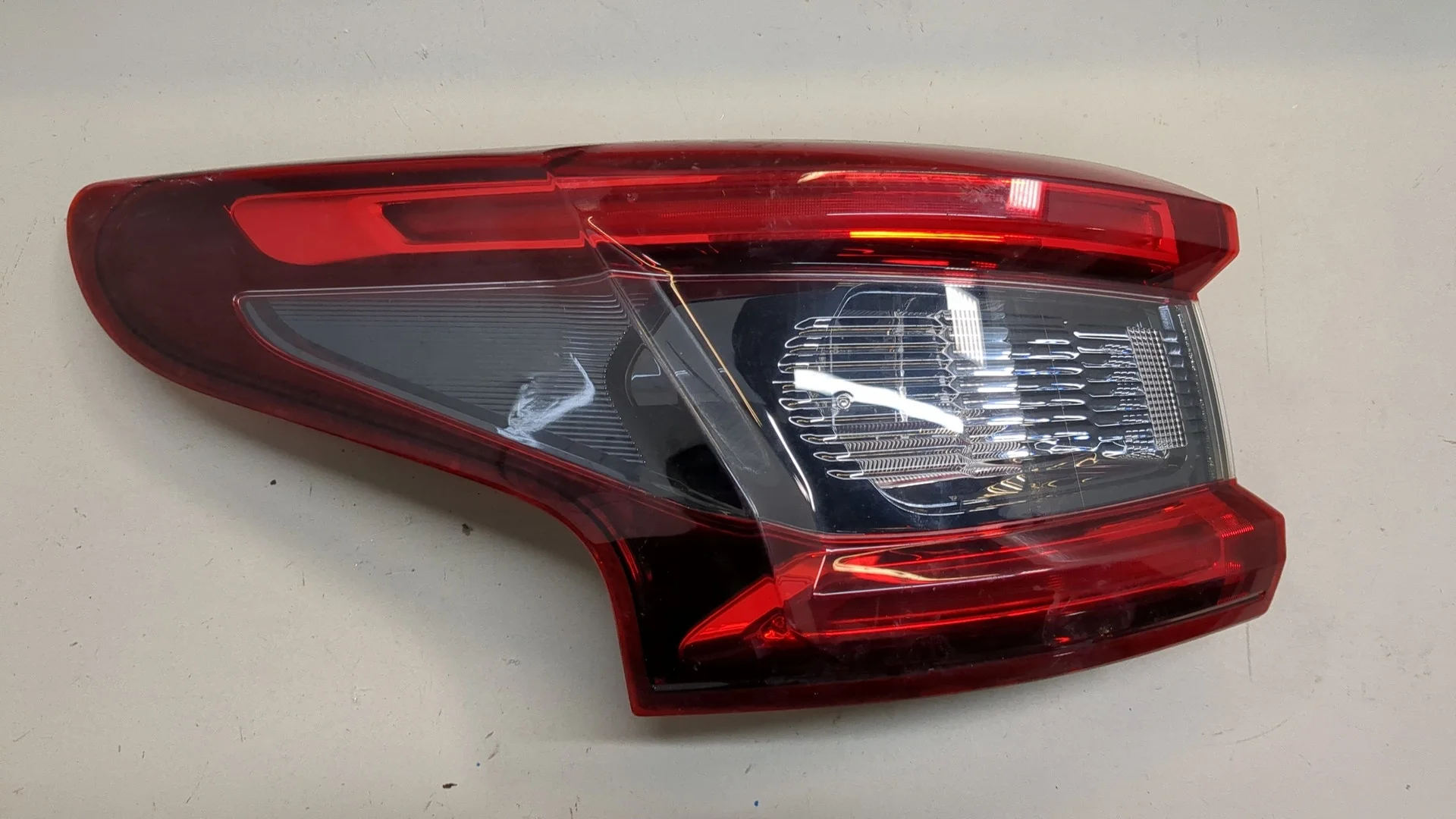 Фонарь (задний) Nissan Qashqai 2013-2022 КПП вариатор MR20DD Бензин 2 л Инжектор