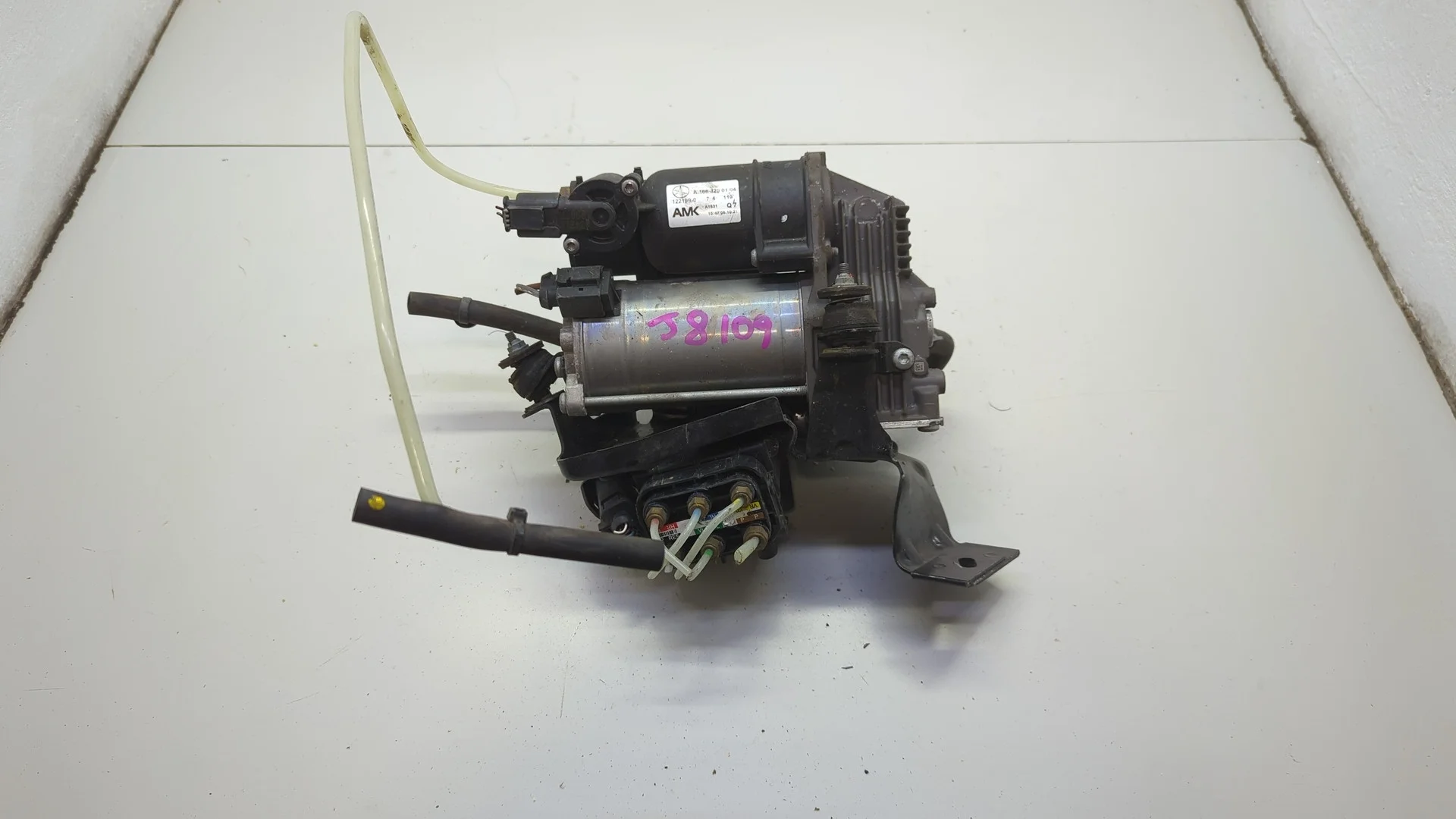 Компрессор воздушный (пневмоподвески) Mercedes-Benz ML W166 2011-2015 КПП автомат 4х4 (АКПП) OM 651.960 Дизель 2.1 л CDI