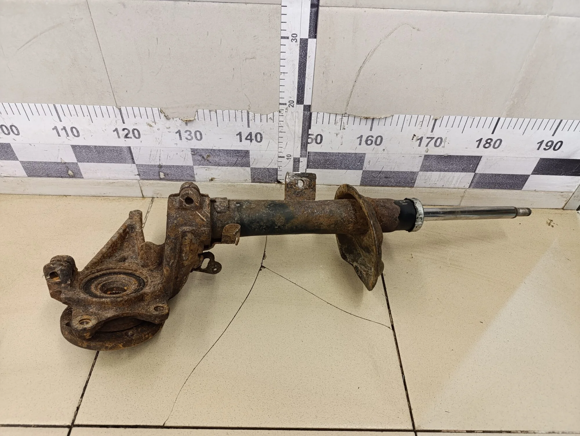 Кулак поворотный передний левый Berlingo (NEW) (B9) 2008>