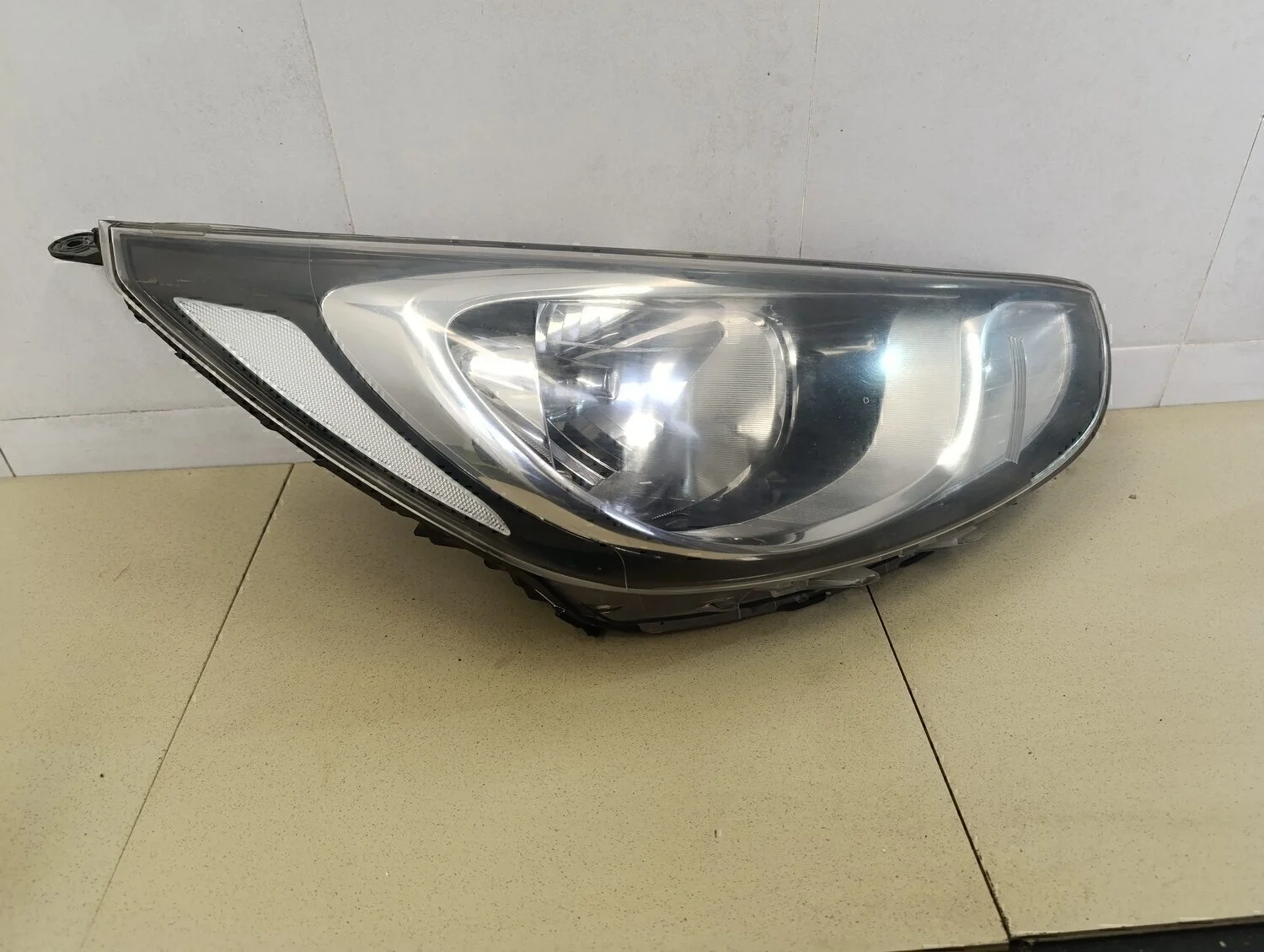 Фара правая Solaris 2010-2017