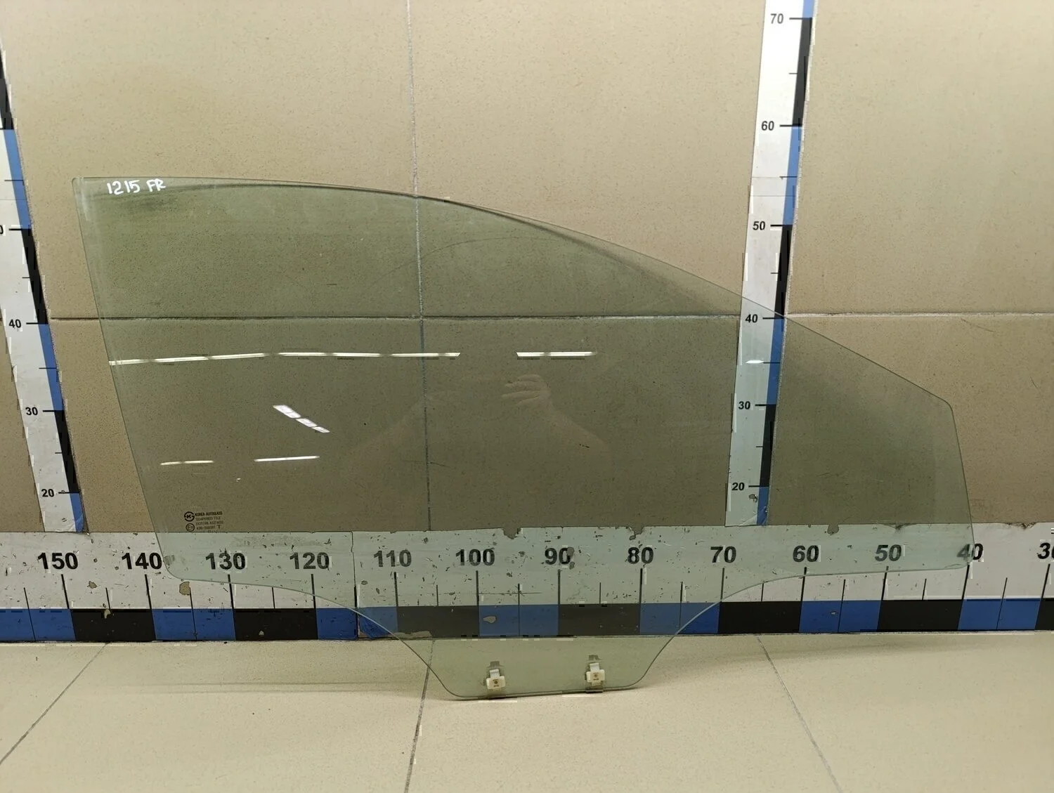 Стекло двери передней правой Solaris 2010-2017