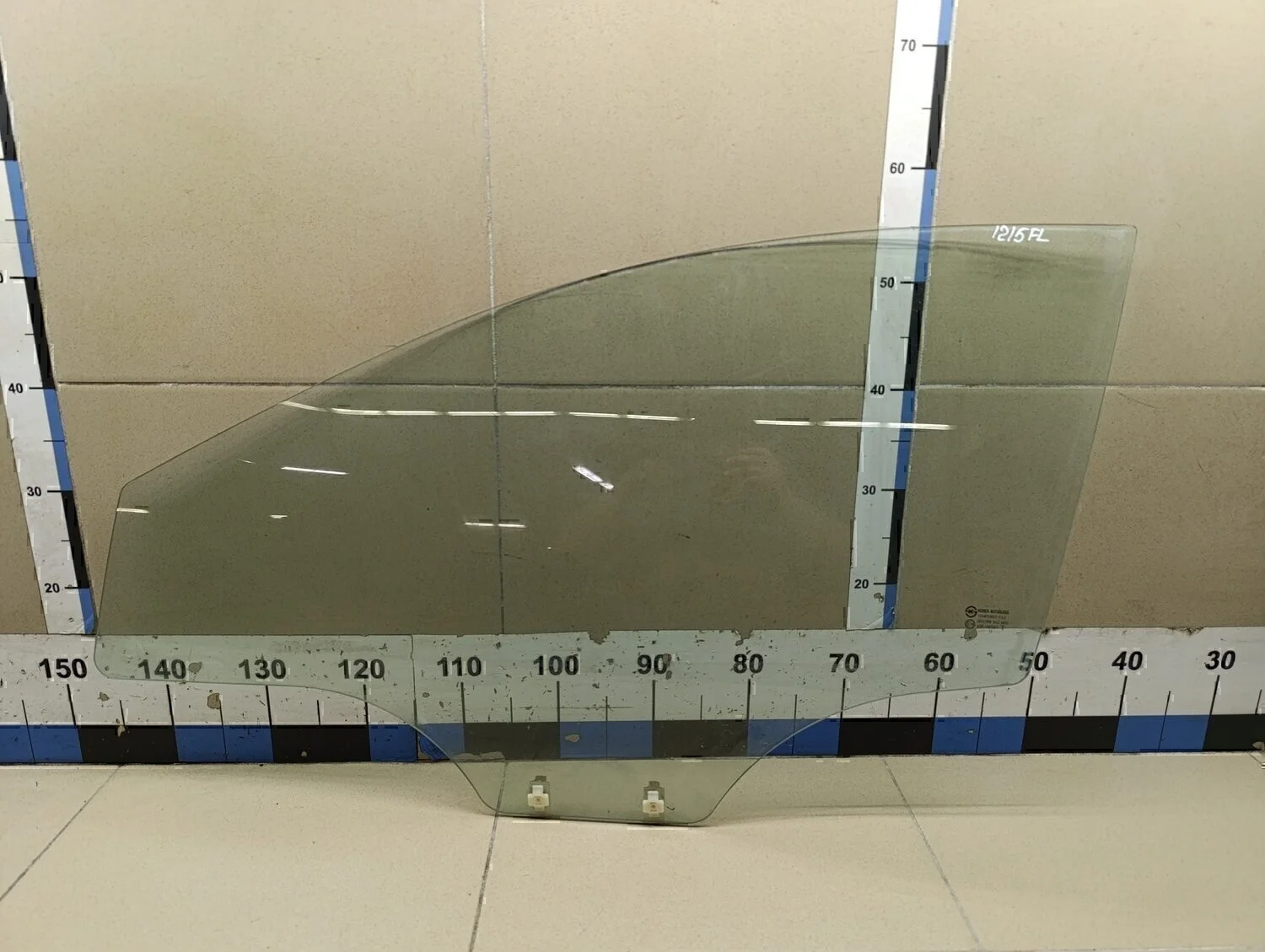 Стекло двери передней левой Solaris 2010-2017