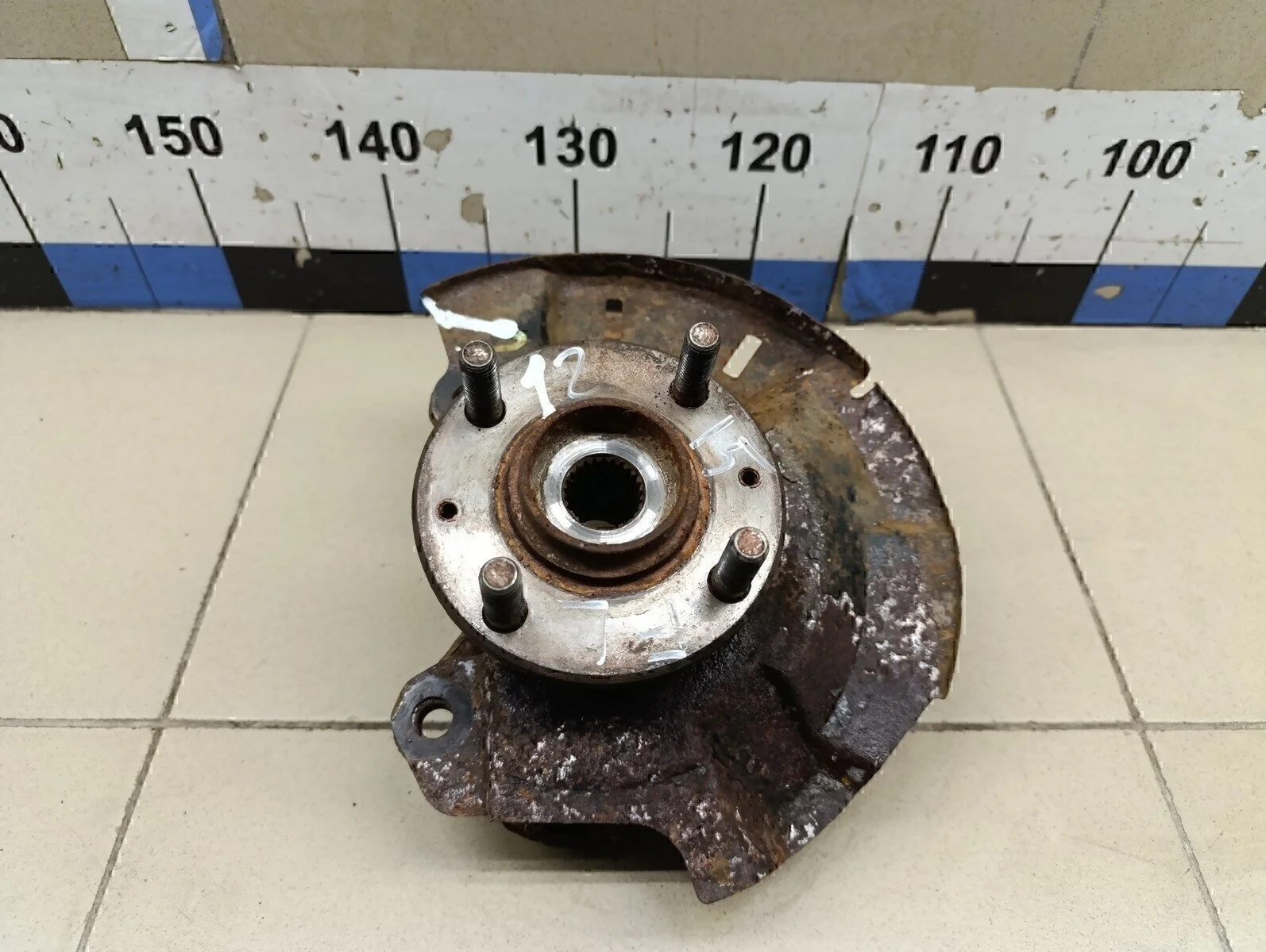 Кулак поворотный передний левый Solaris 2010-2017