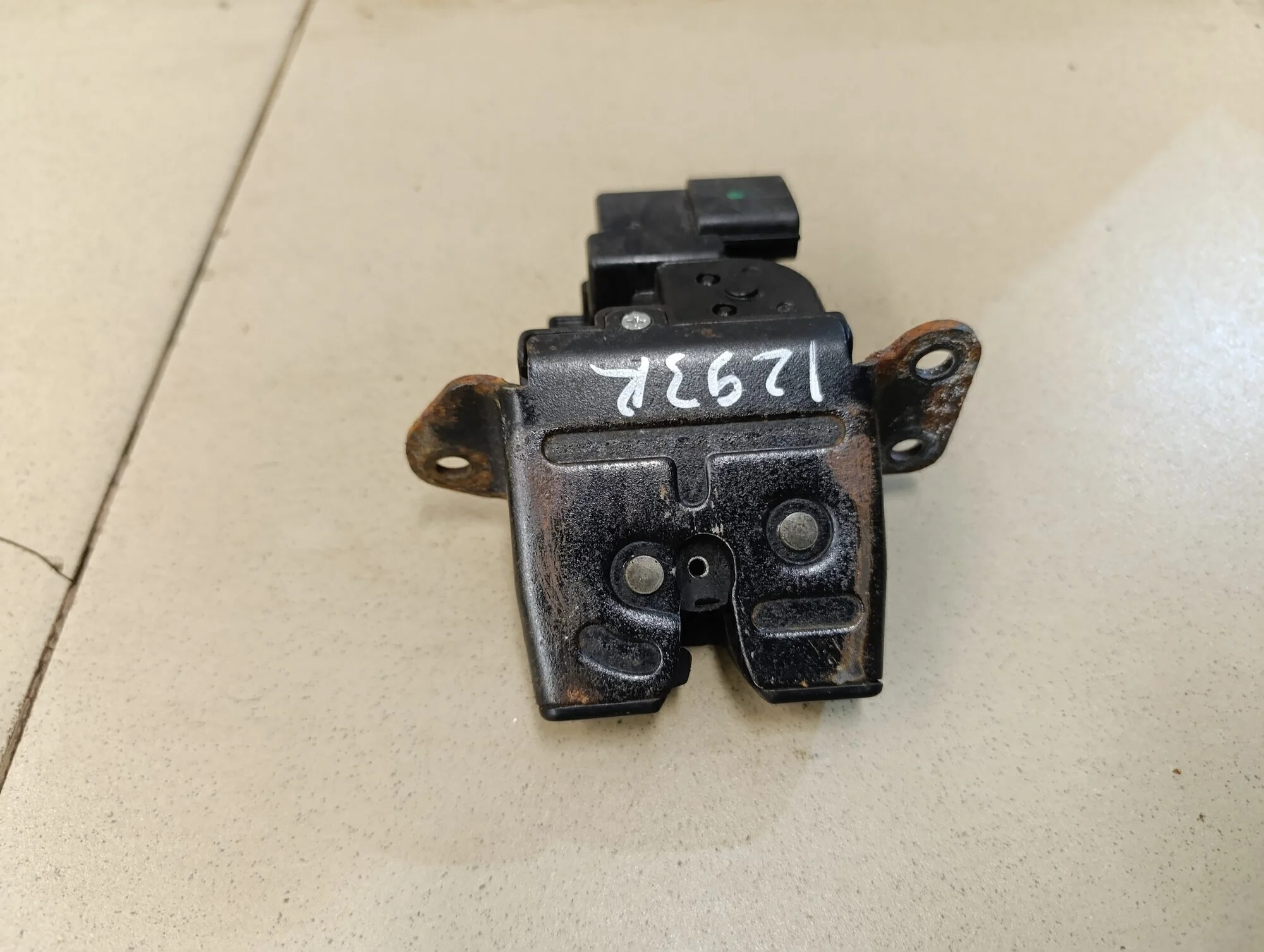 Замок багажника Ceed 2012>