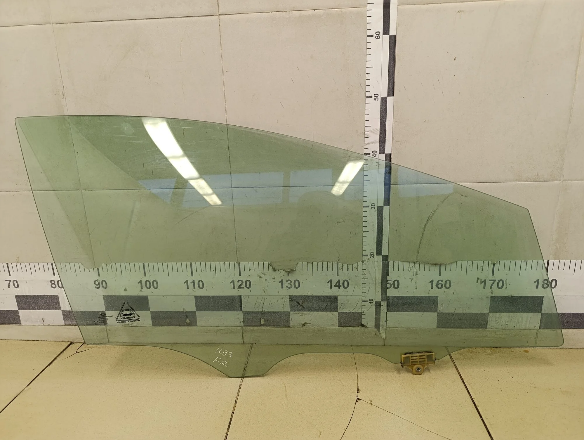 Стекло двери передней правой Ceed 2012>