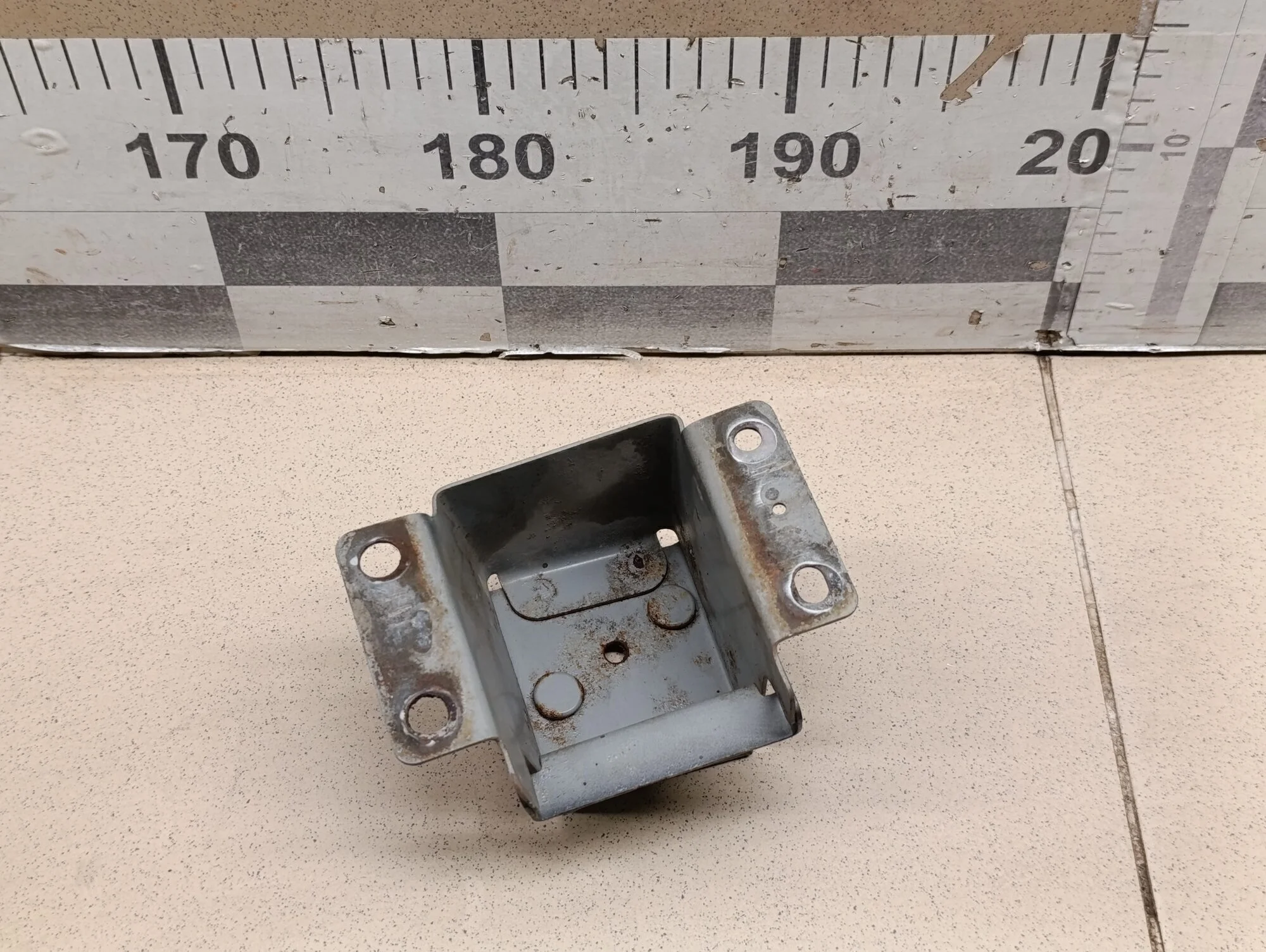 Кронштейн усилителя заднего бампера правый Almera Classic (B10) 2006-2013