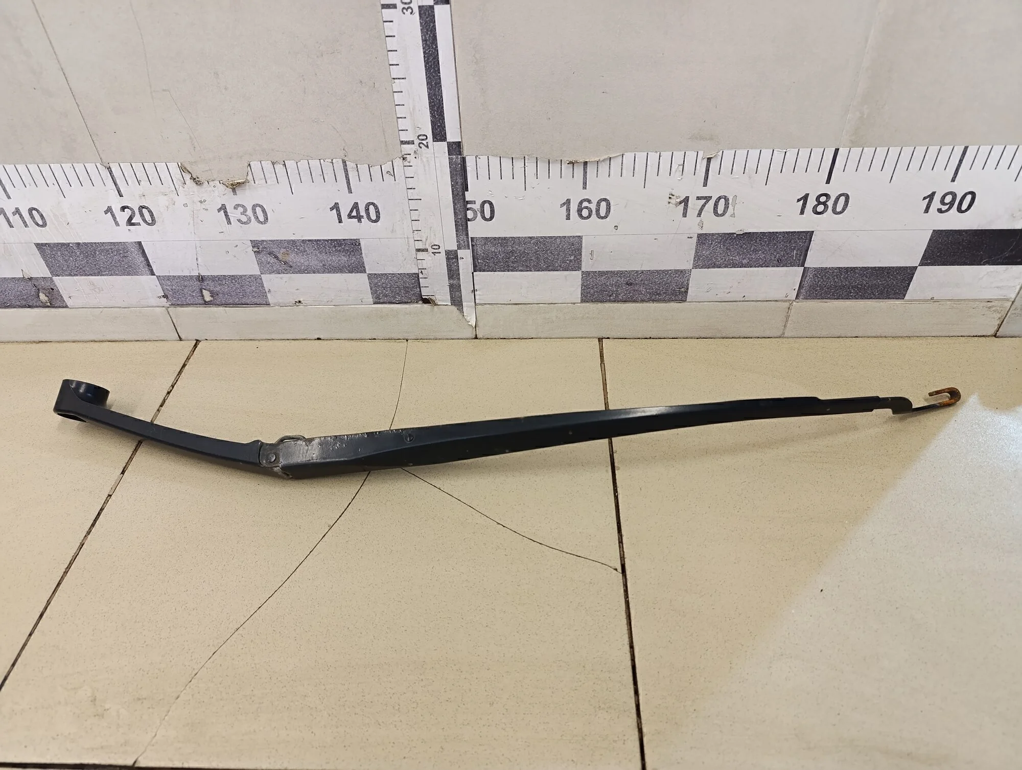 Поводок стеклоочистителя передний правый Ceed 2012>