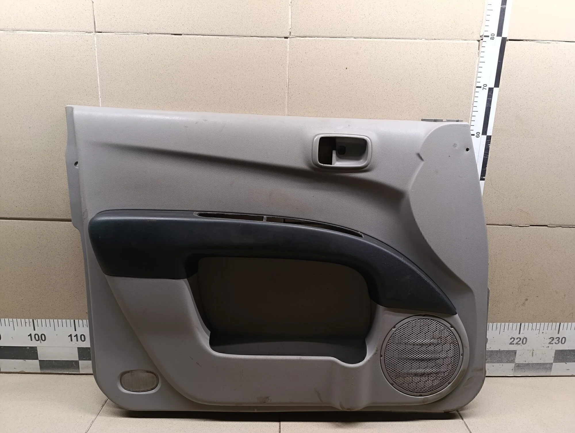 Обшивка двери передней левой L200 (KB) 2006-2016