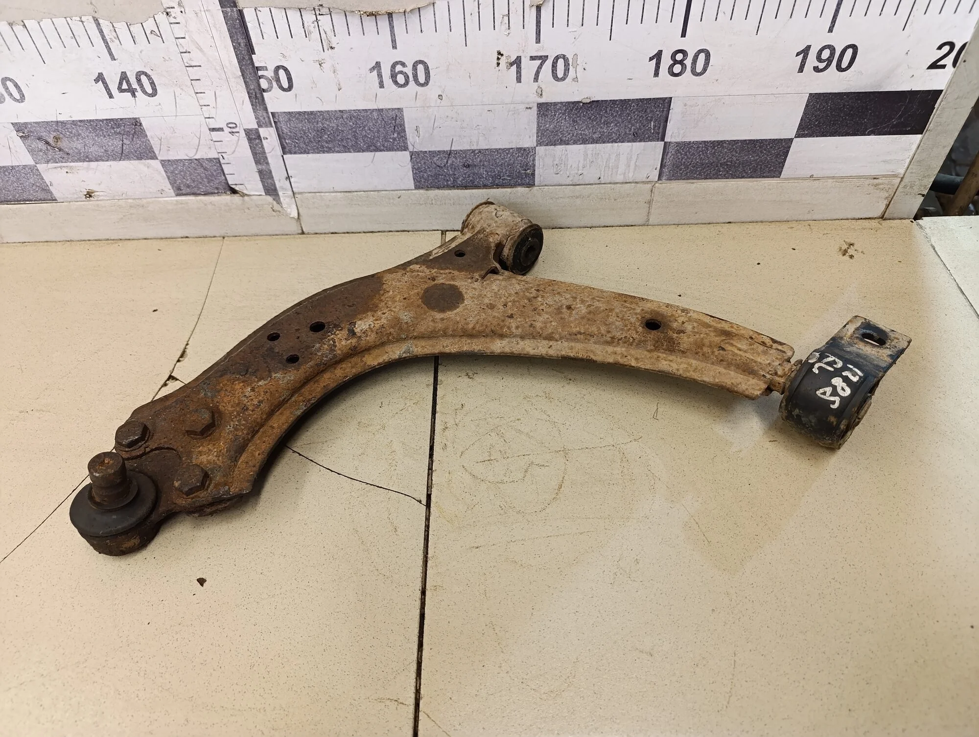 Рычаг передний левый Berlingo 1996-2002