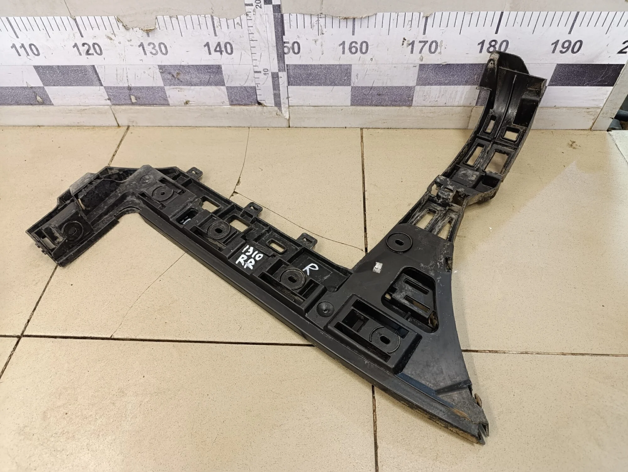 Направляющая заднего бампера правая Passat [B6] 2005-2010