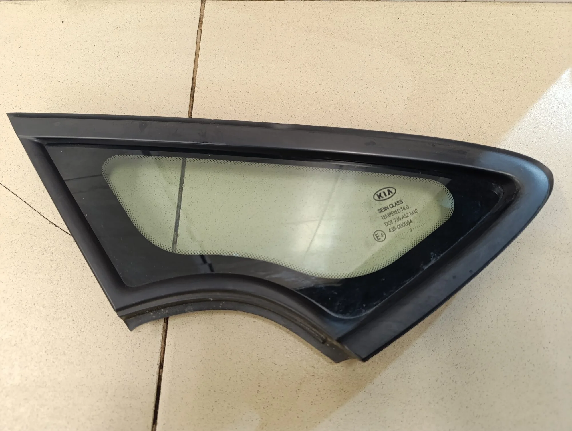 Стекло кузовное глухое правое Ceed 2012>