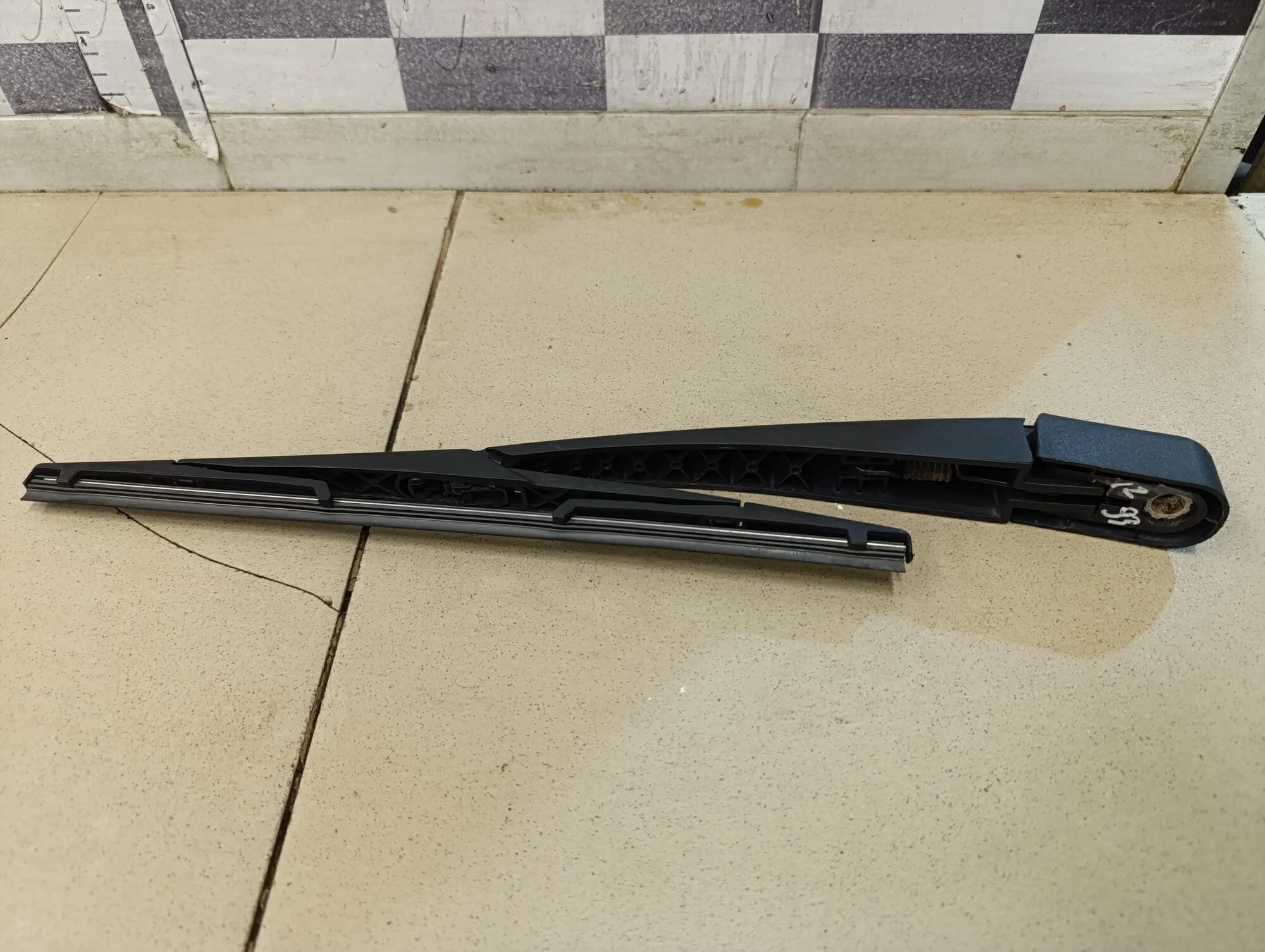 Поводок стеклоочистителя заднего Ceed 2012>