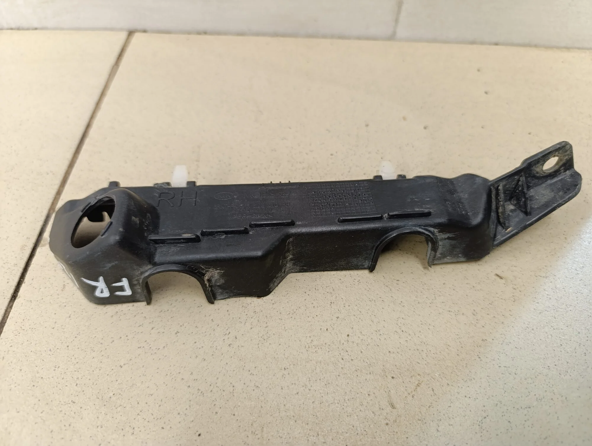 Кронштейн переднего бампера правый Ceed 2012>