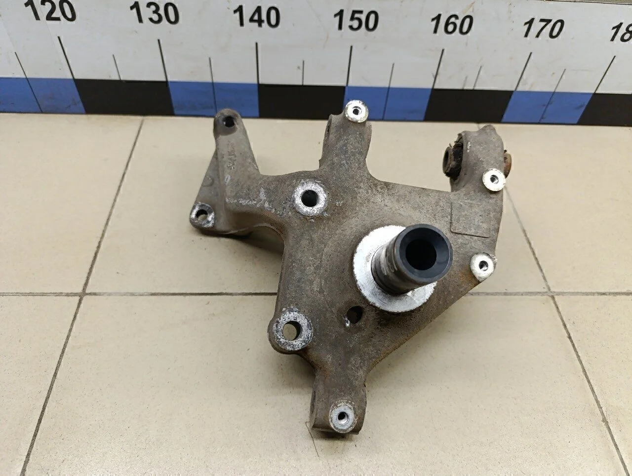 Кулак поворотный задний правый Passat [B6] 2005-2010