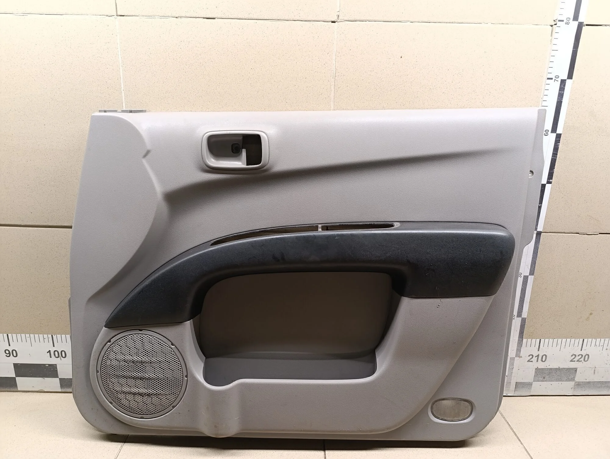 Обшивка двери передней правой L200 (KB) 2006-2016