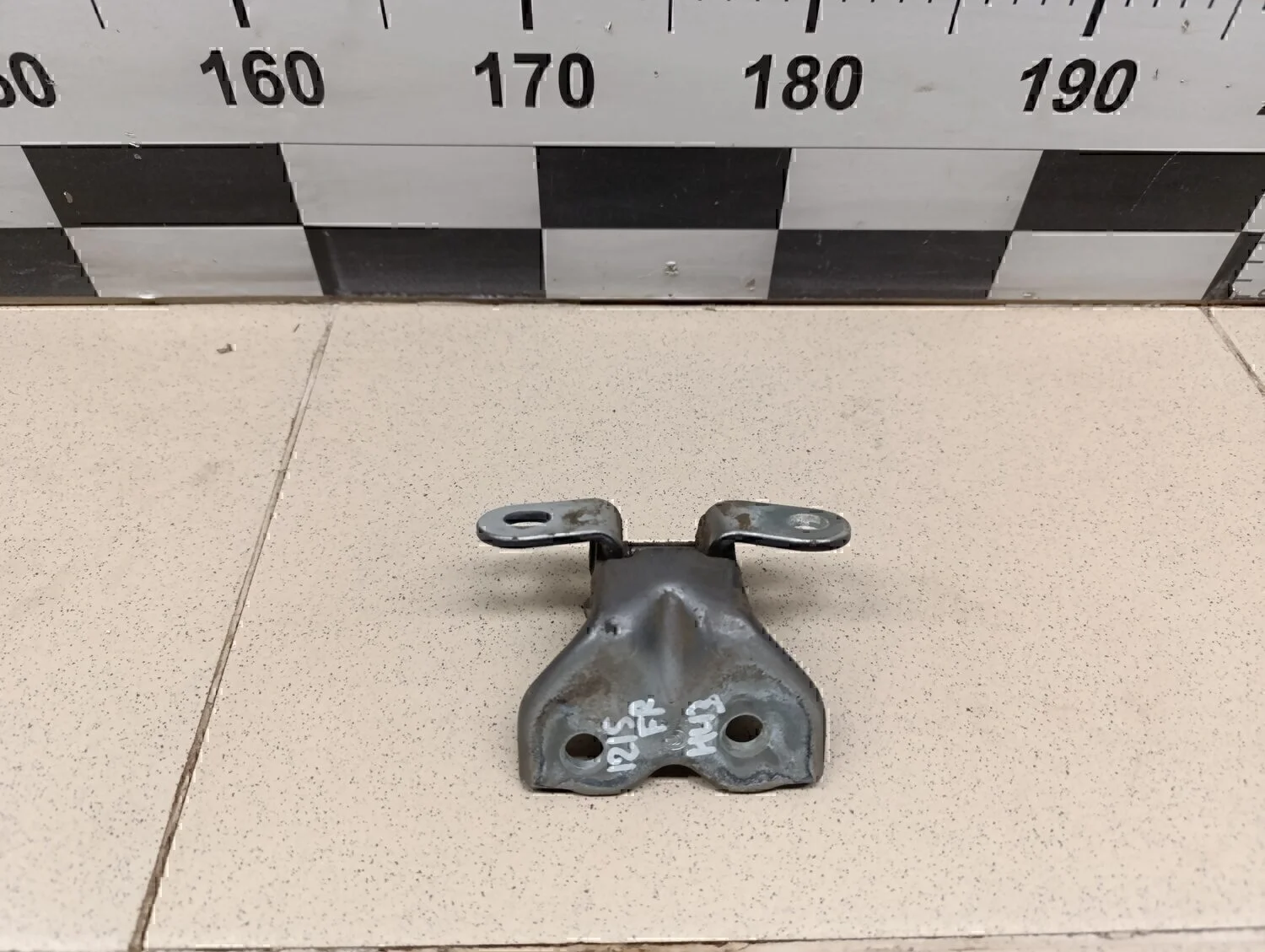 Петля двери передней правой нижняя Solaris 2010-2017