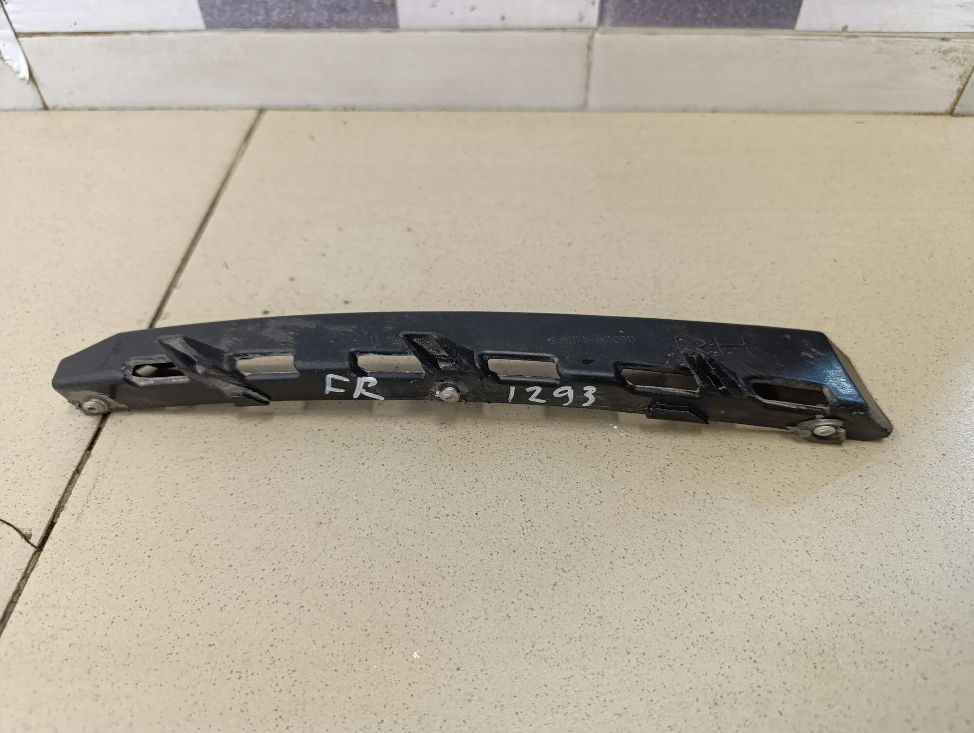 Кронштейн переднего бампера правый Ceed 2012>