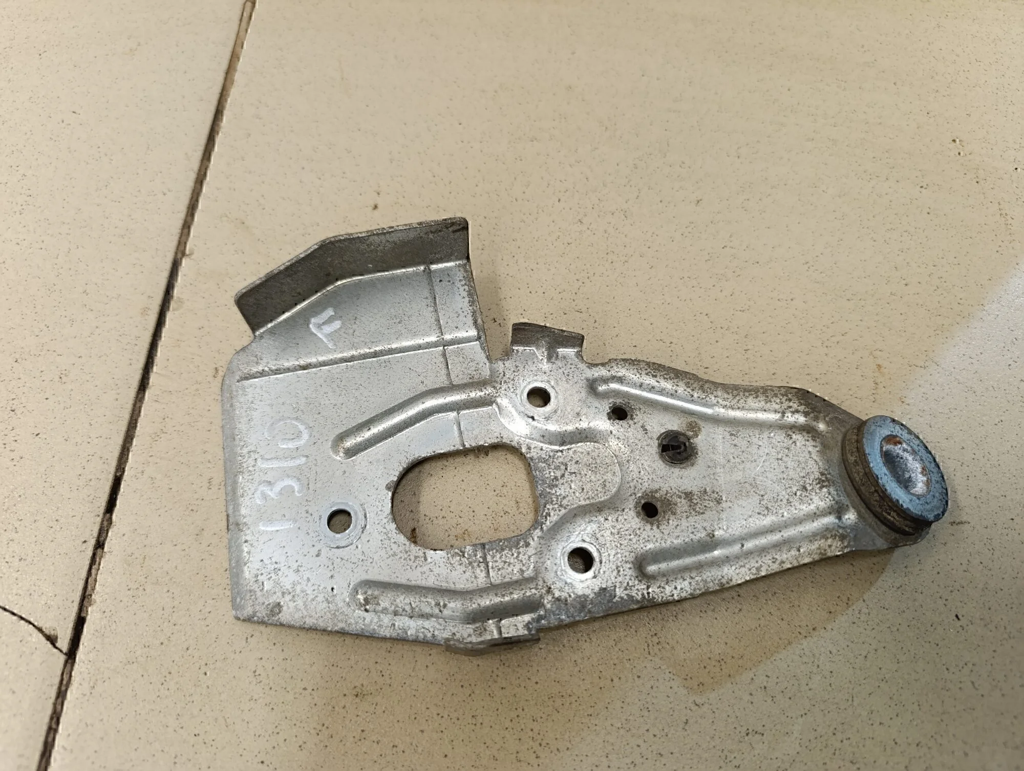 Кронштейн (сопут. товар) Passat [B6] 2005-2010