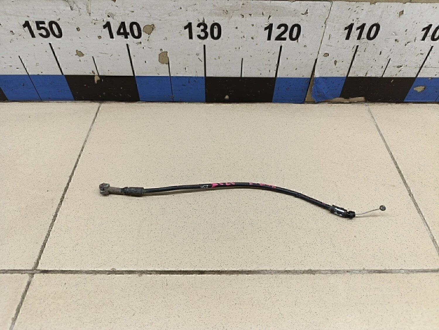 Трос открывания капота Solaris 2010-2017